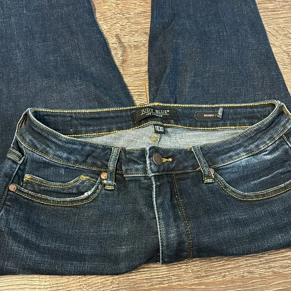 Judy Blue Jeans - Picture 2 of 3